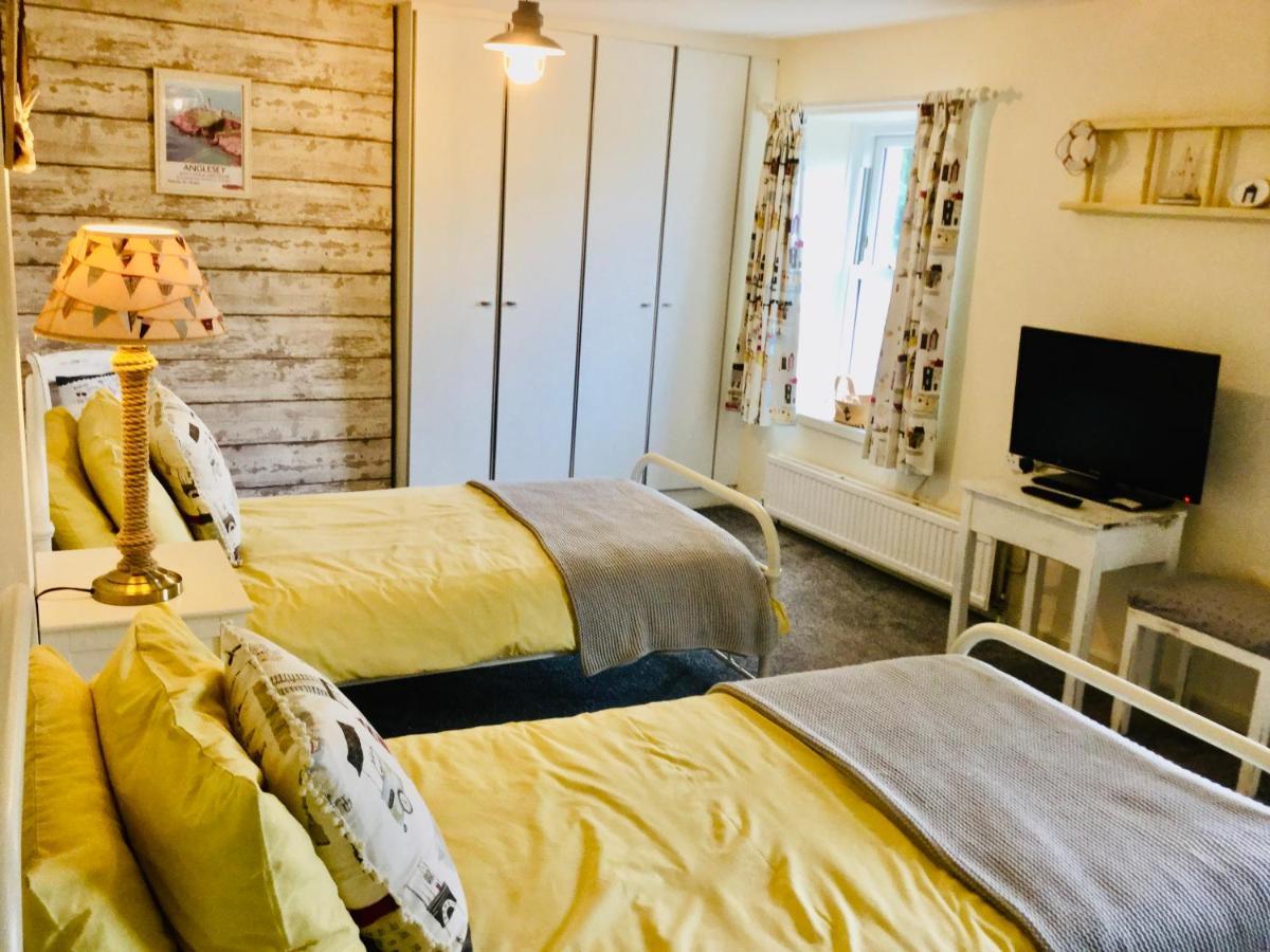 Charming 2 Bed House Near Rhoscolyn Discounts For Villa Holyhead Eksteriør bilde